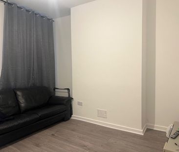 3 Bed Terraced House, Liverpool, L15 - Photo 2