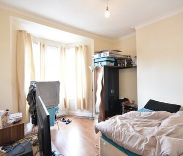 3 Bed - Trewhitt Road, Heaton - Photo 6