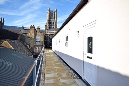 Well Presented 2 bedroom apartment situated in the heart of Ely with excellent access to Ely train station offering direct links to Cambridge and London. Unfurnished. - Photo 4