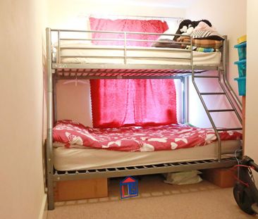 3 bedroom flat to rent - Photo 2