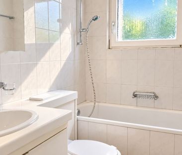 Wunderschöne und grosszügige 3.5-Zimmer-Wohnung - per sofort verfügbar - Photo 4