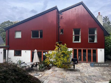 6 bedroom detached house to rent - Photo 2