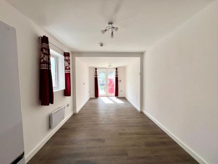 6 bedroom semi-detached house to rent - Photo 2