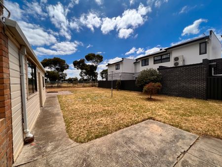 16 Woorite Place, Keilor East VIC 3033 - Photo 3