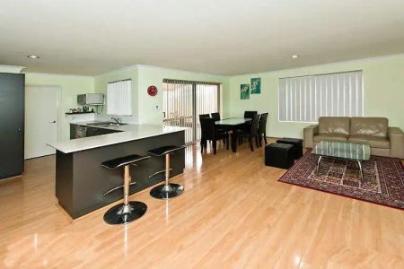 “Low Maintenance House in Canning Vale” - Photo 2