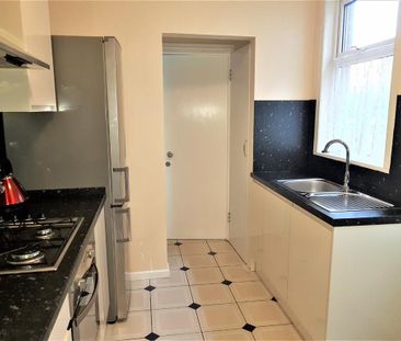 1 bedroom in a house share to rent - Photo 3