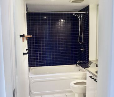 $2,695 / 1br – 548ft2 – Conveniently located! This 1 BED + DEN 1 BA... - Photo 3