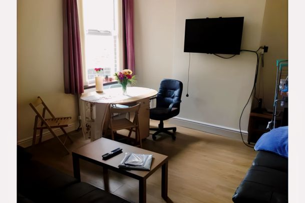 4 Bed / 2 Bath - Photo 1