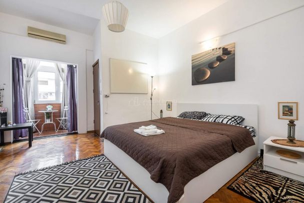 Garsoniera - detine centrala termica - Calea Victoriei - Rom - Fotografie 1