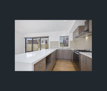 Spacious Coastal Living Designed for Comfort and Ease - Photo 3