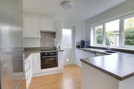 4 bedroom detached house to rent - Photo 4