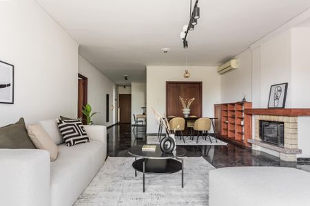 Capacious 3BR Apartment in Marousi - Photo 2