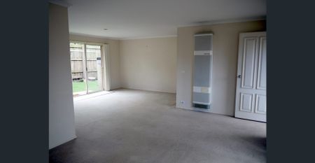 Spacious Three-Bedroom Unit in a Quiet Court Location - Photo 4