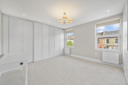 5 bedroom terraced house to rent - Photo 4