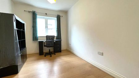 2 bedroom Flat in Luscinia View, Reading - Photo 3