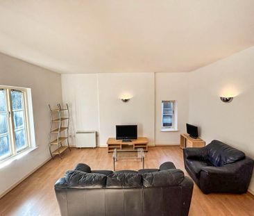 2 bedroom flat to rent - Photo 2