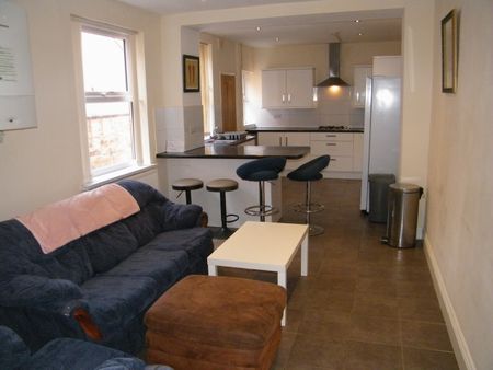 5 Bed Terraced House, Lorne Road, LE2 - Photo 2