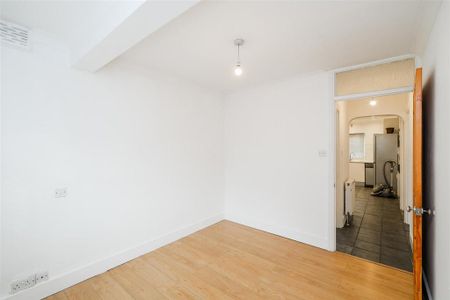 2 bedroom maisonette to rent - Photo 4
