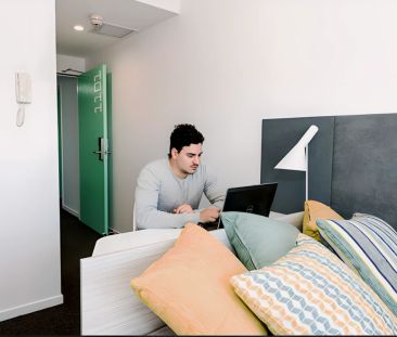 Signature Studio Apartment with balcony - Photo 3