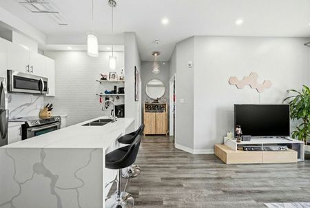 For Lease - 125 Shoreview Place, Hamilton, Ontario - Photo 2