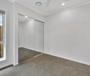 “4 BEDROOMS, MULTIPLE LIVING AREAS + STUDY & DUCTED AIR” - Photo 4