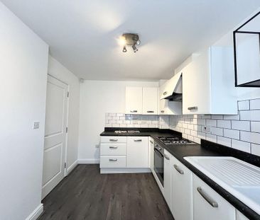 3 bedroom semi-detached house to rent - Photo 4
