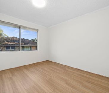 LIGHT AND AIRY 2 BEDROOM APARTMENT IN GREAT LOCATION - Photo 5