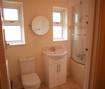 3 bedroom semi-detached house to rent - Photo 5