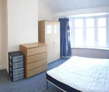 4 bedroom semi-detached house to rent - Photo 2