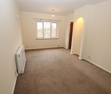 2 bedroom Flat to let - Photo 4
