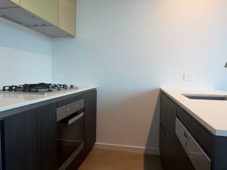 Light-Filled Two-Bedroom Apartment in the Heart of Melbourne CBD - Photo 2