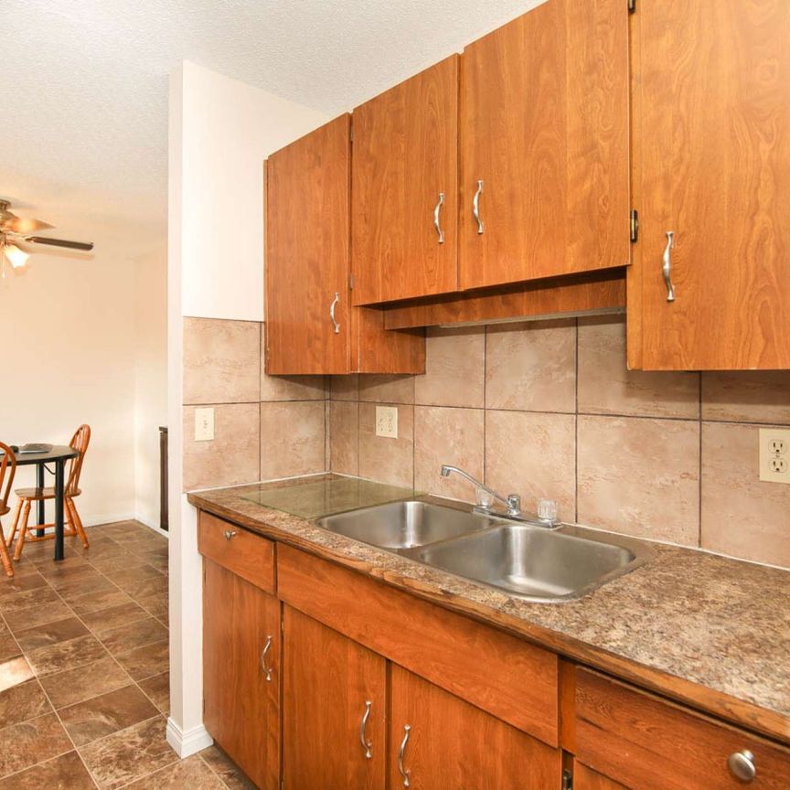 Beautiful 2 Bedroom Unit in Clearview Meadows!! - Photo 1