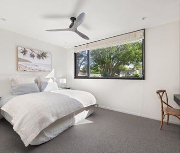 Freestanding Designer Beach House with Pool & Garden Oasis - Photo 4