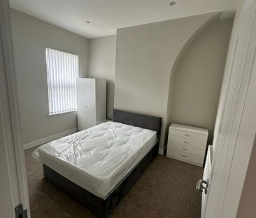 5 bedroom house of multiple occupation to rent - Photo 2