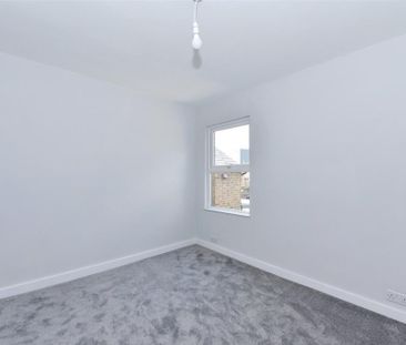 3 bedroom end of terrace house to rent - Photo 6