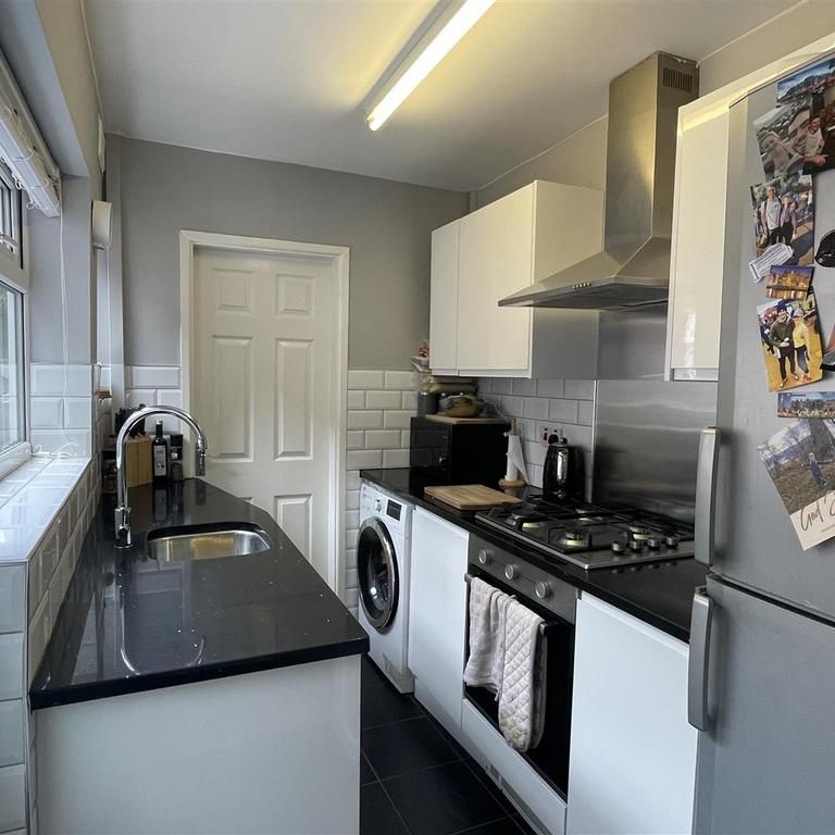 3 bedroom terraced house to rent - Photo 1