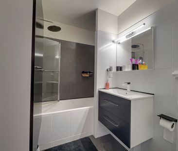 Location Appartement 2 pièces 55m² ST DENIS 97490 - Photo 5