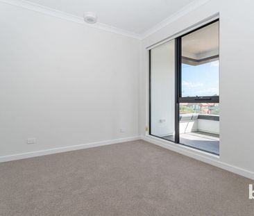 Modern Coastal Apartment with Balcony Living in New Port - Photo 1