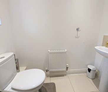 Shetland Close, Woking, Surrey, GU21 - Photo 3