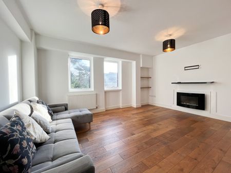 2 bed flat to rent in Mulberry House, Osborne Road, Wokingham, Berkshire, RG40 1GQ - Photo 2