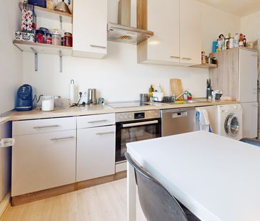IMMOPARTNER - Große Wohnung mit Altbauflair - Photo 1