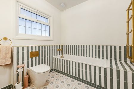 4 bedroom semi-detached house to rent - Photo 3