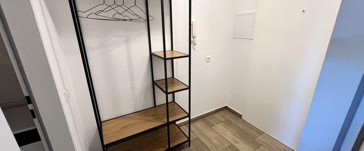 Möbilierte 1 Zi.-Wohnung mit Balkon- Neu renoviert - Foto 1
