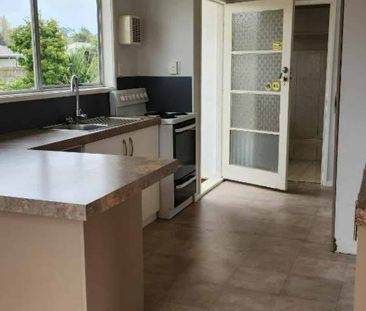 Easy living in a prime location - Photo 2