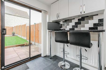 2 bedroom terraced house to rent - Photo 2