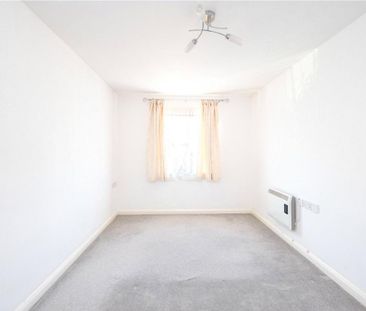 3 bedroom flat to rent - Photo 3