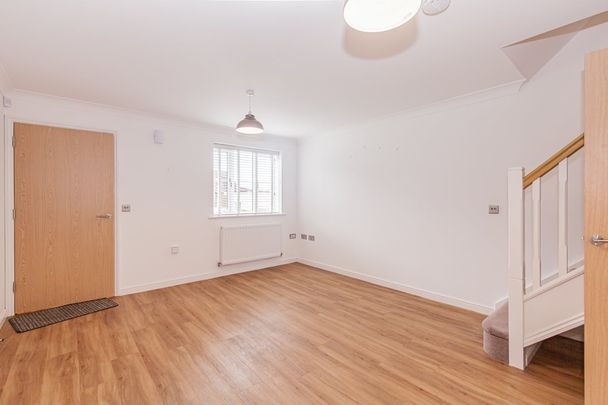 Spring Field Way, Sutton Courtenay - Photo 1