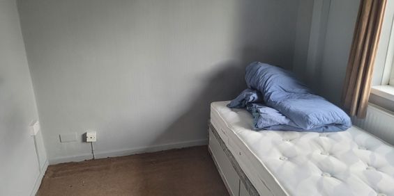 Room in a Shared House, Windrush Road, SO16 - Photo 3