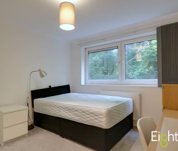 4 bedroom flat to rent - Photo 2