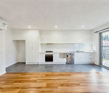 Secluded Family Townhouse | Exclusive Access & Flexible Parking - Photo 6